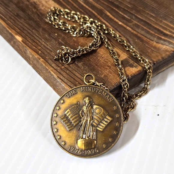 Vintage Jewelry - Goldtone Minuteman Pendant Necklace Vintage
